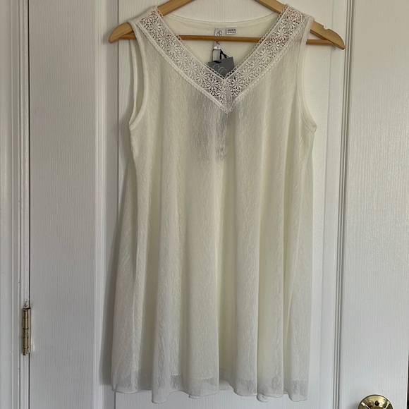 Tops - NWT Women’s sleeveless top off white size Small